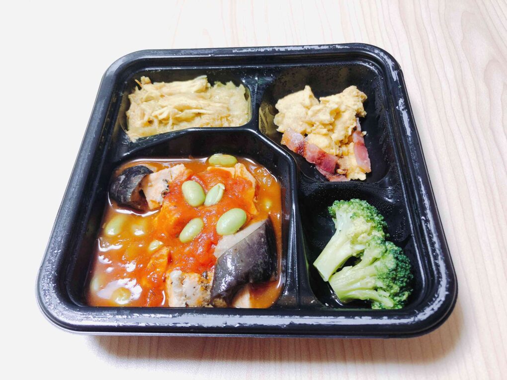 チキンのトマトソースがけ